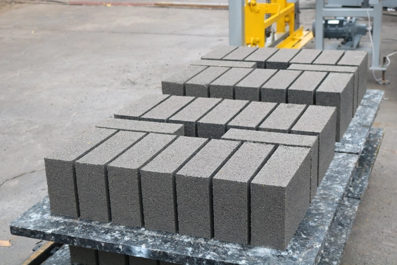 Customer Case of Large‑scale Solid‑Block Production Line｜QT8‑15 Automatic Hydraulic Brick Making Machine Site Project