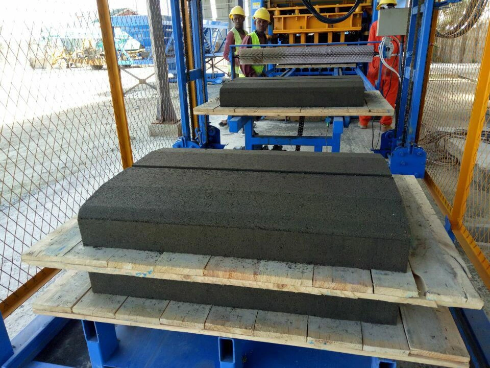 QT12‑15F Fully‑automatic Hydraulic Block Forming Machine | Mass Production of Concrete Curb Stones