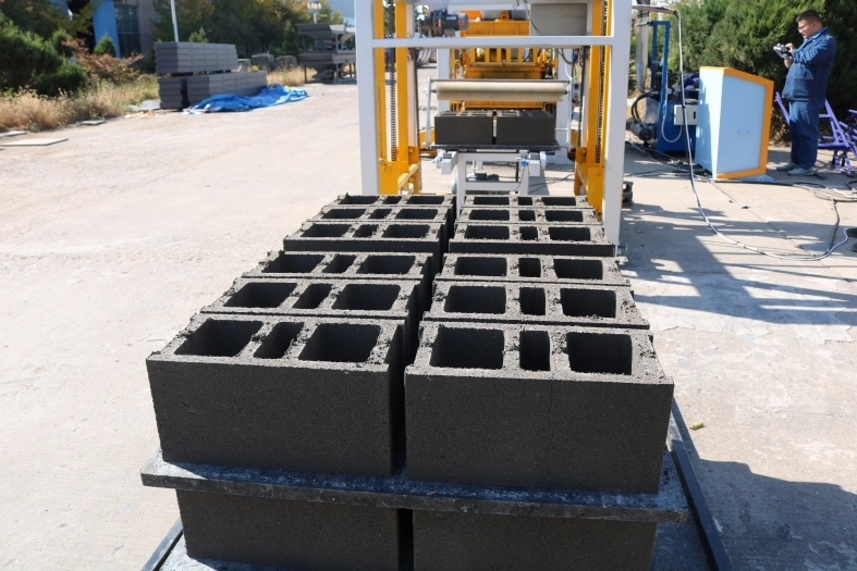 QT6‑15 Automatic Hydraulic Brick Forming Machine | Concrete Hollow Block Production Project
