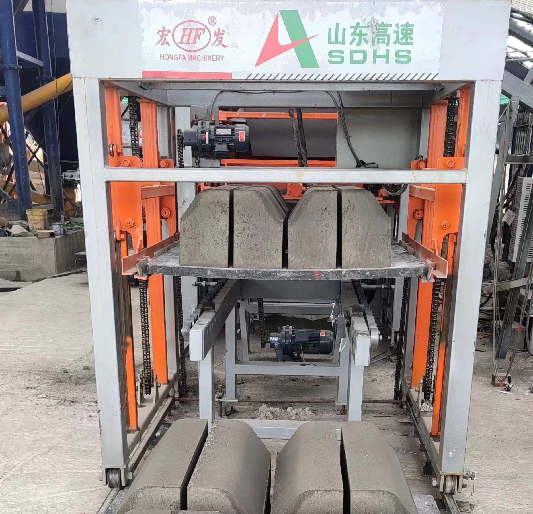 QT10‑15F Automatic Curbstone Brick Making Machine Municipal Production Case