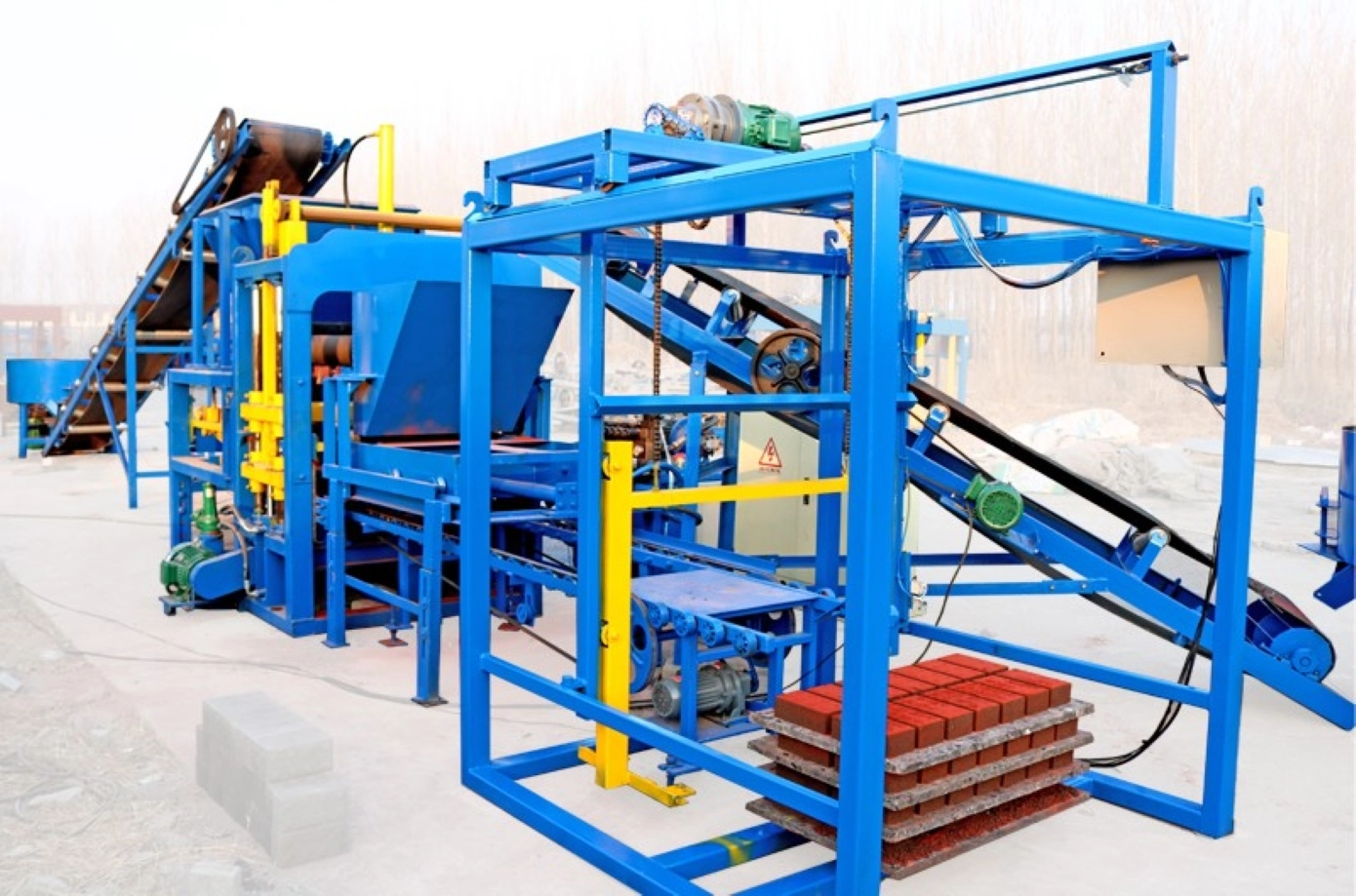 QT4-15S Fully Automatic Concrete Brick Machine for Hollow Blocks and Solid Bricks