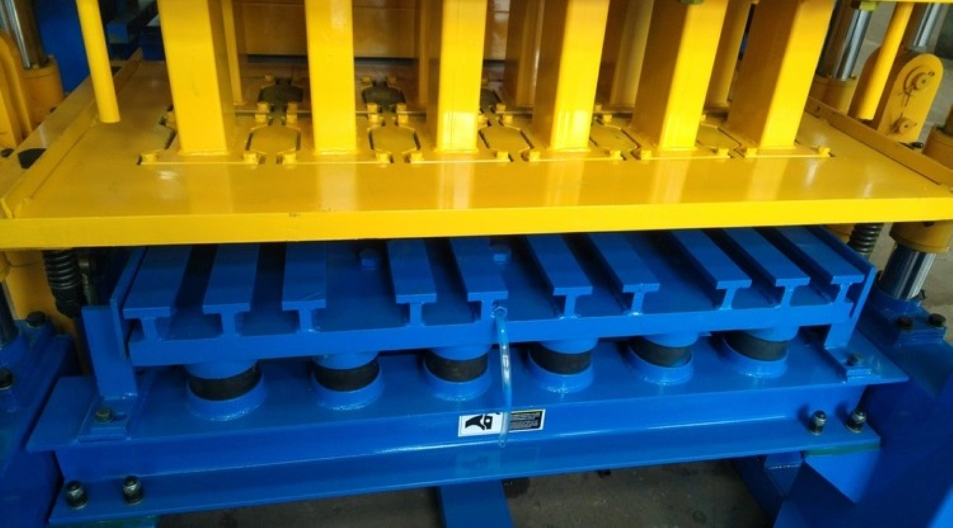 molds of QT5-15 paving brick making machine