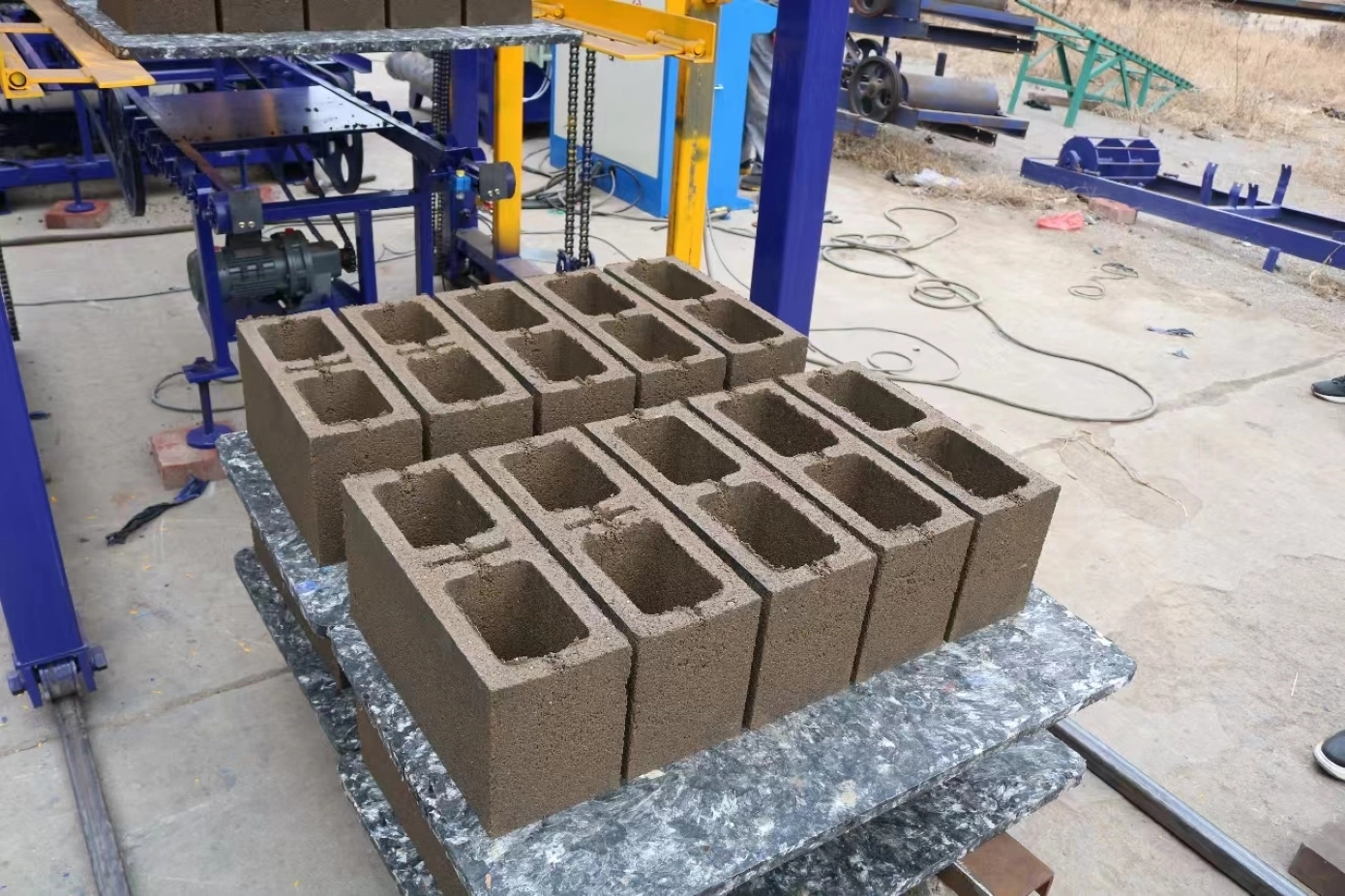 Production Case of QT8‑15C Automatic Hollow Brick Making Machine (Focus on Hollow Blocks) Production Case of QT8‑15C Automatic Hollow Brick Making Machine (Focus on Hollow Blocks)