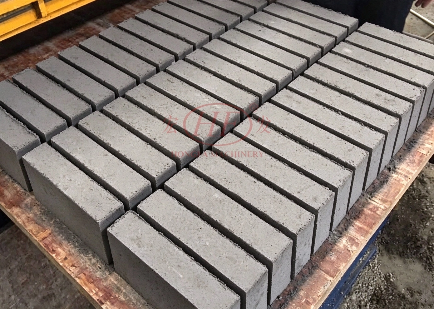 Finished Solid Brick of QT4-20C Hydraulic Table-Vibration Block Making Machine Finished Solid Brick of QT4-20C Hydraulic Table-Vibration Block Making Machine